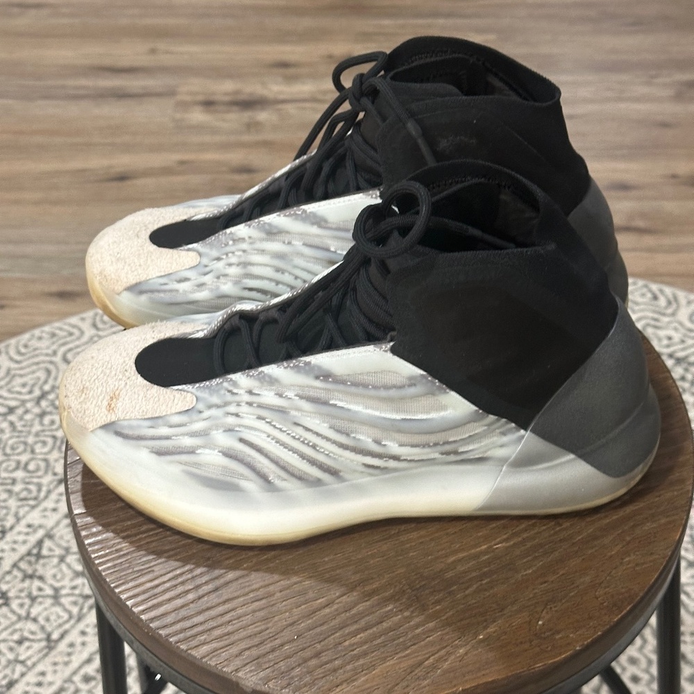 Yeezy Quantum Silver